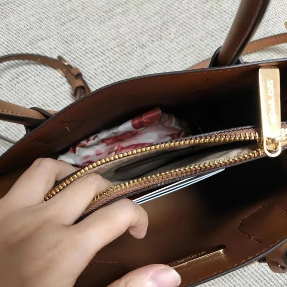 💎 Michael Kors Metal Logo Totes Silver tone hardware 💎 - Picture 3 of 5